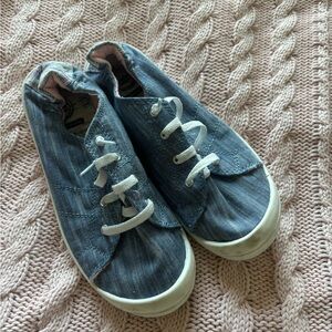 Wonder Nation slip ons